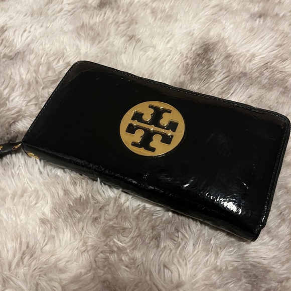 Tory Burch Patent leather zip wallet - Picture 1 of 4